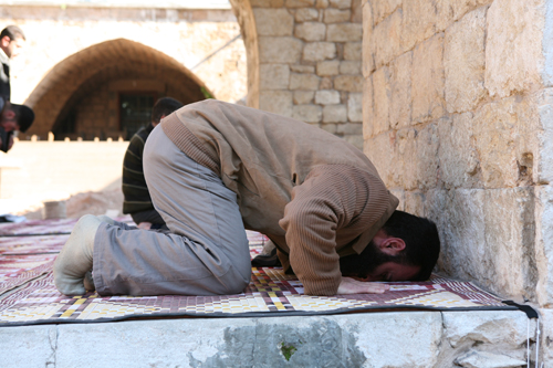 기도하고 있는 무슬림. ⓒFIM국제선교회 제공