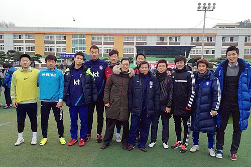 축구선교회 선수들이 재능기부에 참여한 모습. ⓒ박에녹 목사 제공