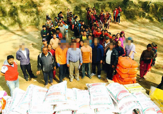 네팔 한인 선교사들은 네팔 피해 주민들에게 신속하게 식량과 구호물품을 전달했다.  ©네팔주재한국선교사협의회 재난대책본부