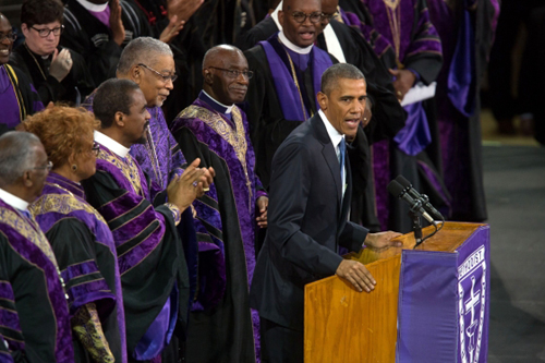 흑인교회 총기난사 희생자 장례식에서 추모사를 전하는 오바마 대통령. ⓒ백악관