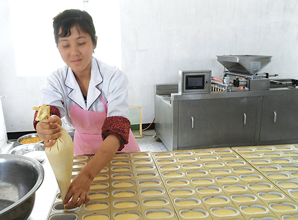LA기윤실이 북한 라선시에서 직접 운영하는 빵공장의 모습