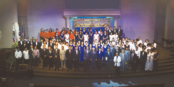 OC기평연 제35회 교계연합음악제에서 참가자 전원이 함께 기념촬영.
