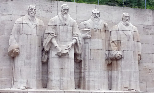 제네바 빠스띠옹 공원에 세워진 종교개혁 400주년 기념비. (왼쪽부터 순서대로) 파렐, 칼빈, 베자, 낙스. ⓒ크리스천투데이 DB