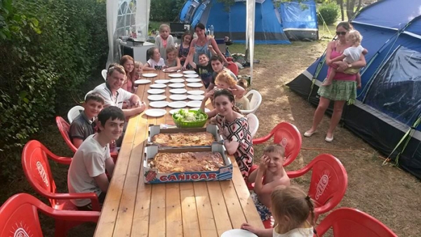 자녀가 18명이나 되는 래드포드 가족의 특별한 식사 시간 ©래드포드 가족 페이스북