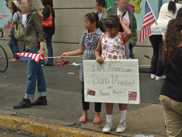 뉴욕에서 집회에 참여한 무슬림 어린이. ©wiki
