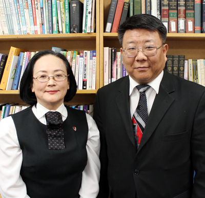 개혁장로회대학교·신학대학원 총동문회장 원사라 교수와 부회장 김성일 목사