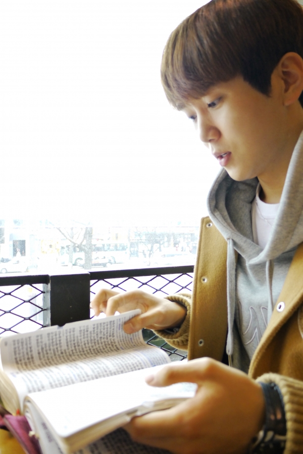 (Photo : ) 정중지 형제는 매일 성경을 가지고 다니며 계속 읽고 묵상한다고 말했다. ©김세준 기자