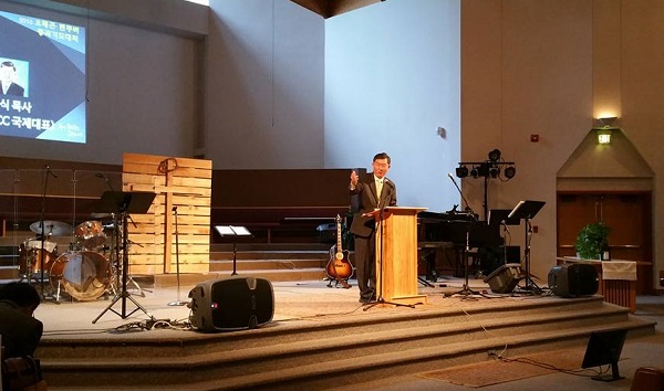 오레곤, 밴쿠버 연합 통곡 기도회에서 설교하는 손인식 목사