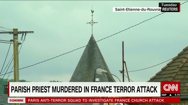 ▲이슬람 수니파 무장세력 이슬람국가(IS)가 26일(현지시간) 프랑스 한 성당에 테러를 저질렀다. ©CNN 보도화면 캡처