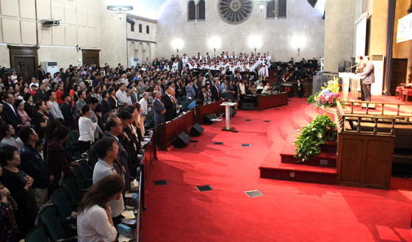 10월 10일 조용기 목사 초청 특별 부흥성회가 나성순복음교회에서 열렸다. 